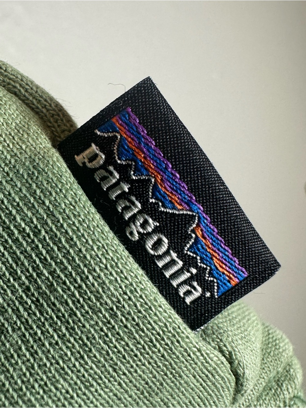 PATAGONIA Women’s Small Green Organic Cotton Lightweight Hooded Logo Sweatshirt - Picture 6 of 9